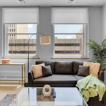 2Br Near Bok Center - Gym, Lounge, Balcony, Pet Ok Appartement